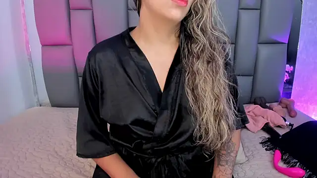 Snapshot of _MiaBrown_ chatting on January 2025 12:06:01 PM MiaBrown online show from January 2025 12:06:01 PM