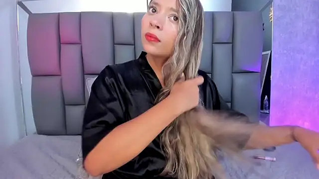 Snapshot of _MiaBrown_ chatting on February 2025 12:05:02 PM MiaBrown online show from February 2025 12:05:02 PM
