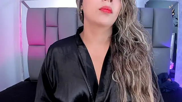 Snapshot of _MiaBrown_ chatting on March 2025 12:06:02 PM MiaBrown online show from March 2025 12:06:02 PM