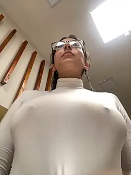 Nicollemays online show from February 2025 03:17:02 PM