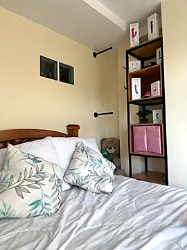 Nicollemays online show from October 2025 01:08:01 PM