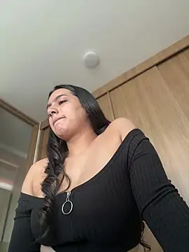 Nicollemays online show from February 2026 02:05:02 PM