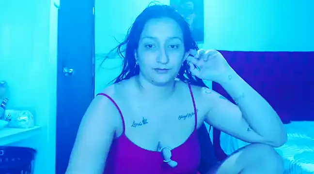 Snapshot of liz_dirty chatting on December 2024 11:21:01 PM liz dirty online show from December 2024 11:21:01 PM