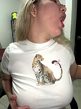 Snapshot of Celestedubois chatting on November 2025 11:37:01 PM Celestedubois online show from November 2025 11:37:01 PM