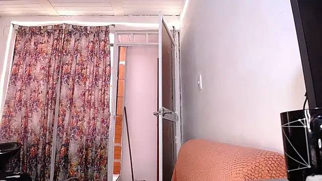 Snapshot of yselahot chatting on September 2025 04:43:02 PM yselahot online show from September 2025 04:43:02 PM