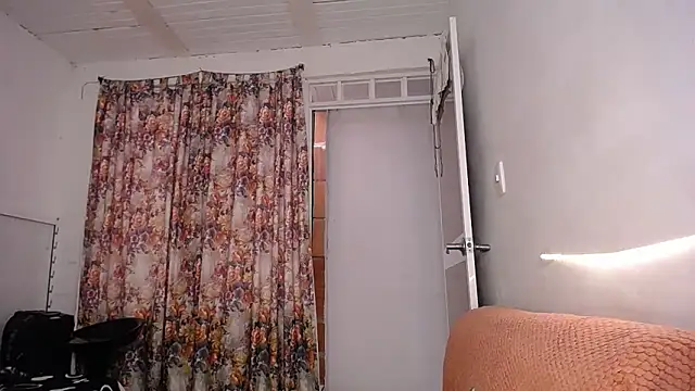 Snapshot of yselahot chatting on October 2025 04:16:01 PM yselahot online show from October 2025 04:16:01 PM