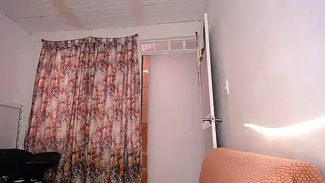 Snapshot of yselahot chatting on October 2025 06:19:02 PM yselahot online show from October 2025 06:19:02 PM