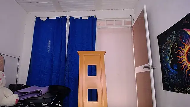 yselahot online show from December 2025 05:00:01 PM