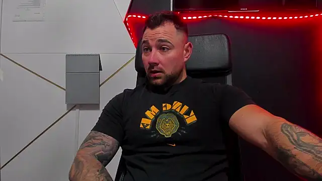 Snapshot of DuncanStone chatting on February 2026 05:02:02 AM DuncanStone online show from February 2026 05:02:02 AM