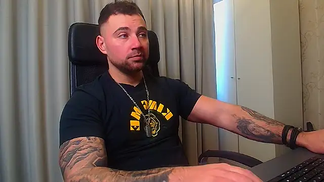 Snapshot of DuncanStone chatting on February 2026 11:28:02 AM DuncanStone online show from February 2026 11:28:02 AM