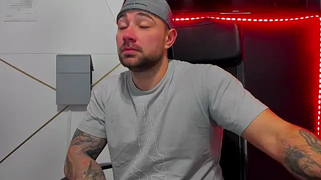 Snapshot of DuncanStone chatting on February 2026 05:06:02 AM DuncanStone online show from February 2026 05:06:02 AM