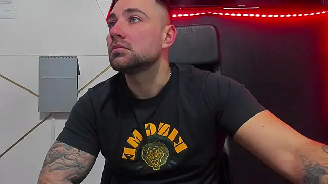 Snapshot of DuncanStone chatting on February 2026 04:57:02 AM DuncanStone online show from February 2026 04:57:02 AM