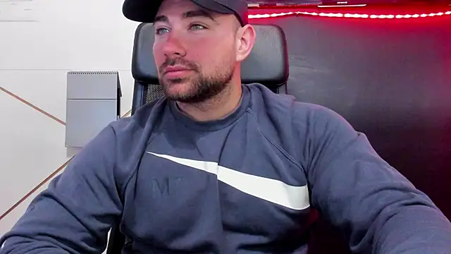 Snapshot of DuncanStone chatting on March 2026 08:19:01 AM DuncanStone online show from March 2026 08:19:01 AM