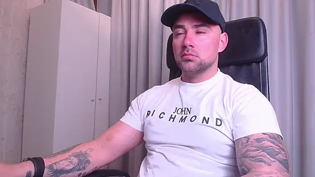 Snapshot of DuncanStone chatting on April 2026 05:07:02 AM DuncanStone online show from April 2026 05:07:02 AM