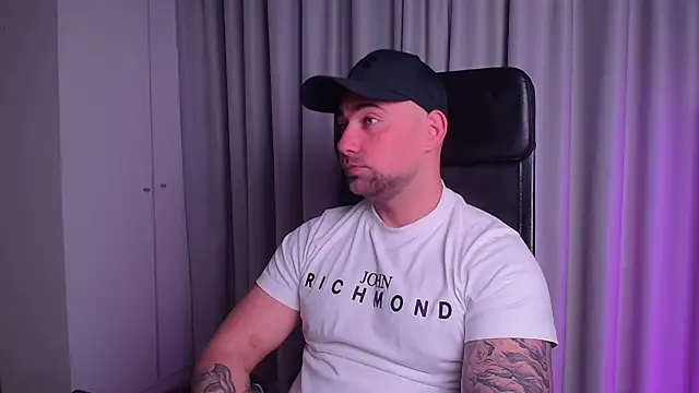 Snapshot of DuncanStone chatting on April 2026 06:19:01 AM DuncanStone online show from April 2026 06:19:01 AM