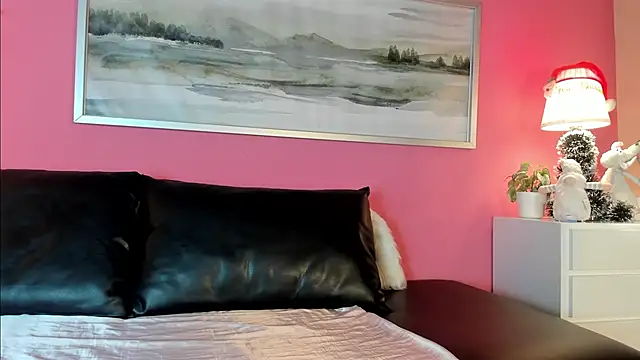 Tiffanysurez  online show from December 2025 06:25:02 PM