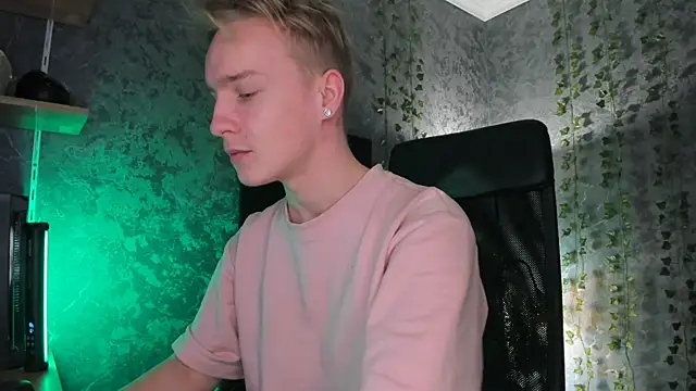 Snapshot of AlexxSweet chatting on November 2025 06:46:01 AM AlexxSweet online show from November 2025 06:46:01 AM