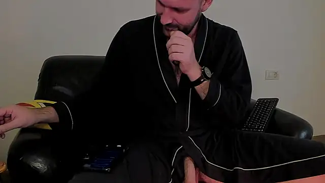 Snapshot of KingMalcom chatting on October 2025 04:29:01 PM KingMalcom online show from October 2025 04:29:01 PM