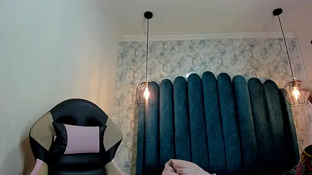 nalalye cruzz  online show from September 2025 04:05:02 AM