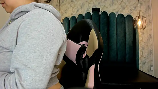 nalalye cruzz  online show from October 2025 03:03:02 AM