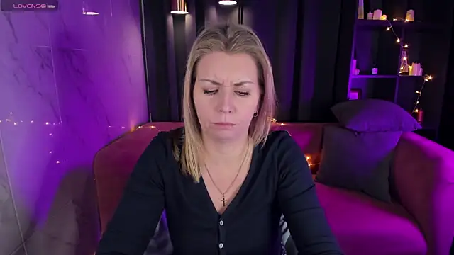 Annie Light online show from January 2025 12:01:02 PM