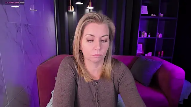 Annie Light online show from February 2025 08:58:01 AM