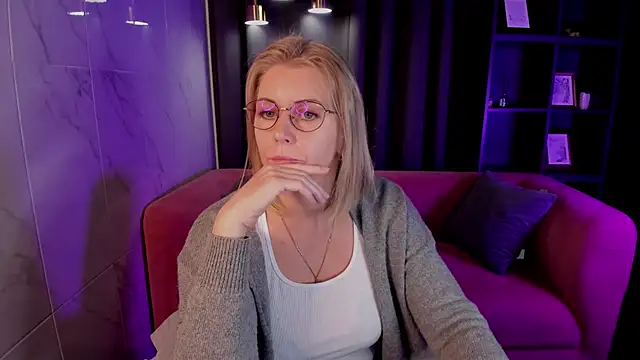 Annie Light online show from September 2025 05:40:02 AM