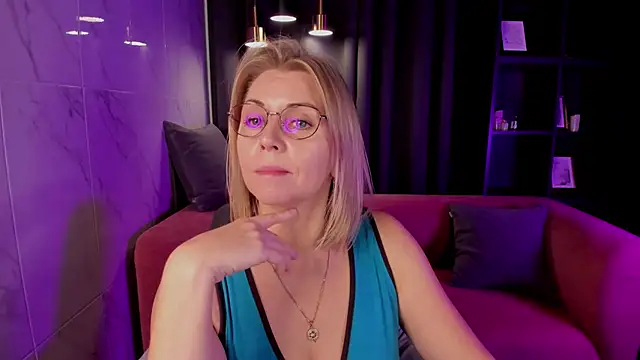 Annie Light online show from September 2025 05:52:02 AM