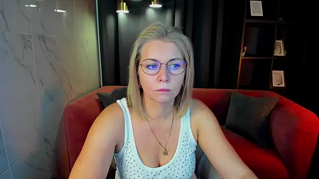 Annie Light online show from September 2025 05:44:02 AM