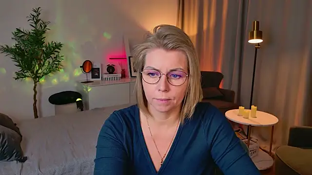 Annie Light online show from April 2026 07:17:02 AM