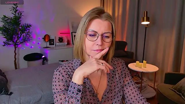 Annie Light online show from April 2026 07:02:02 AM
