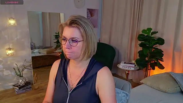 Annie Light online show from June 2026 08:34:01 AM