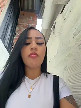 Luisa Fernandaa online show from May 2026 11:02:02 PM