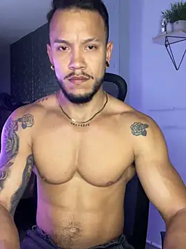 ARON TAYLER01 online show from October 2025 10:24:01 AM