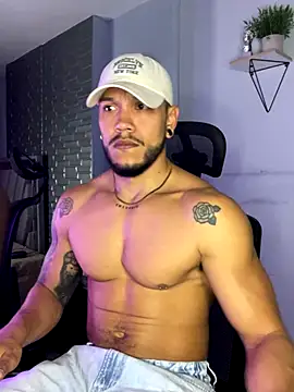 ARON TAYLER01 online show from October 2025 10:23:02 AM