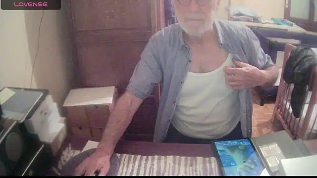 Snapshot of terrybare chatting on March 2025 06:23:02 PM terrybare online show from March 2025 06:23:02 PM