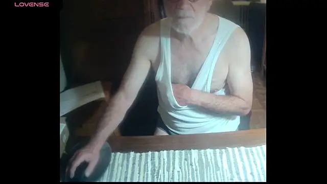 Snapshot of terrybare chatting on March 2025 06:33:01 PM terrybare online show from March 2025 06:33:01 PM