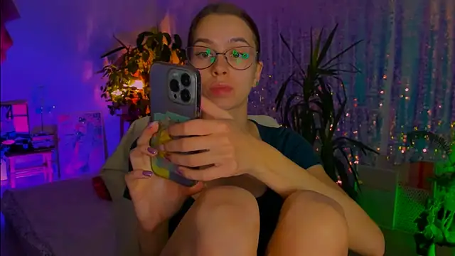 Snapshot of poli__ chatting on November 2025 07:24:02 PM poli online show from November 2025 07:24:02 PM