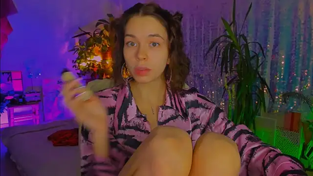 Snapshot of poli__ chatting on December 2025 03:43:02 PM poli online show from December 2025 03:43:02 PM