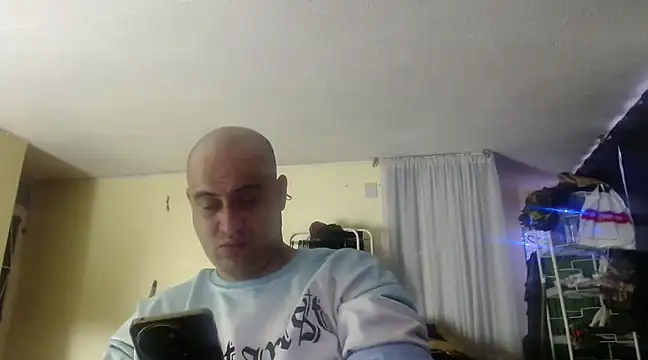 Snapshot of alphaswitchard chatting on March 2025 10:50:01 PM alphaswitchard online show from March 2025 10:50:01 PM