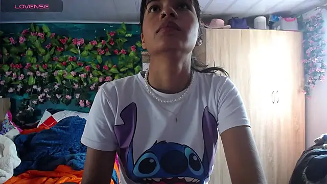 Snapshot of Samara_Beltran chatting on February 2025 03:50:02 PM Samara Beltran online show from February 2025 03:50:02 PM