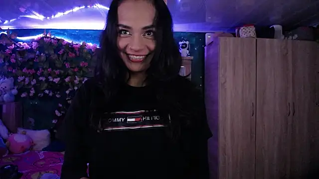 Snapshot of Samara_Beltran chatting on February 2025 06:39:02 AM Samara Beltran online show from February 2025 06:39:02 AM