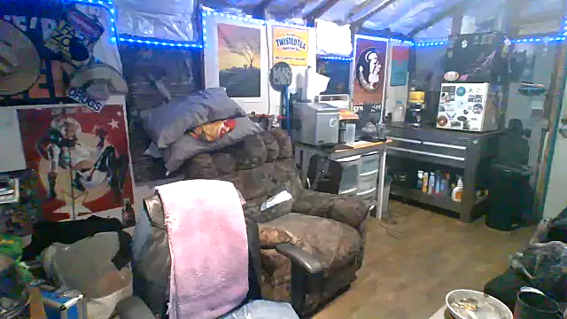 Snapshot of CloudDadddyyy420 chatting on October 2025 08:35:02 AM CloudDadddyyy420 online show from October 2025 08:35:02 AM