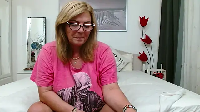 YulliaMilf online show from October 2025 02:38:01 PM