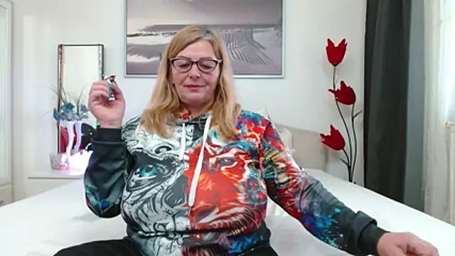 Snapshot of YulliaMilf chatting on February 2026 10:15:02 AM YulliaMilf online show from February 2026 10:15:02 AM