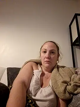 Snapshot of Wisie_Cutie chatting on December 2024 10:47:02 PM Wisie Cutie online show from December 2024 10:47:02 PM