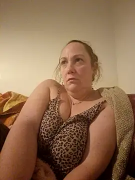 Snapshot of Wisie_Cutie chatting on February 2025 10:33:01 PM Wisie Cutie online show from February 2025 10:33:01 PM