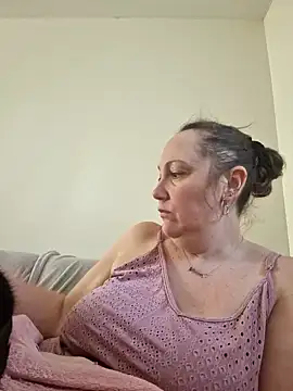 Snapshot of Wisie_Cutie chatting on February 2025 02:41:01 PM Wisie Cutie online show from February 2025 02:41:01 PM