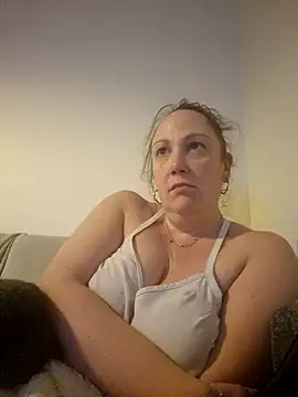 Snapshot of Wisie_Cutie chatting on February 2025 11:00:02 PM Wisie Cutie online show from February 2025 11:00:02 PM