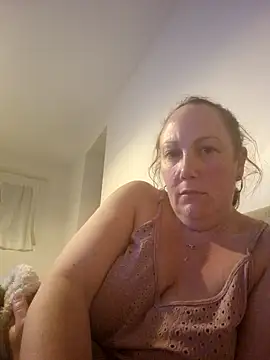 Snapshot of Wisie_Cutie chatting on March 2025 11:04:02 PM Wisie Cutie online show from March 2025 11:04:02 PM